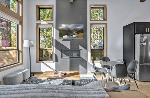 Paradise Estates House | New! Modern Mountain Getaway w/Fireplace & Hot Tub