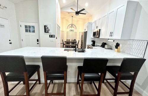 Buena Ventura Lakes House | New Modern Oasis with private pool near MCO Airport, Disney and Amusement Parks!