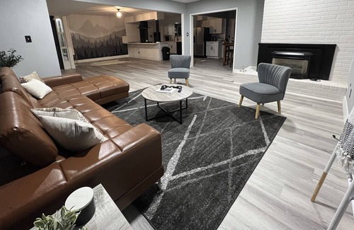 Visalia House | New! Modern Poolside Getaway
