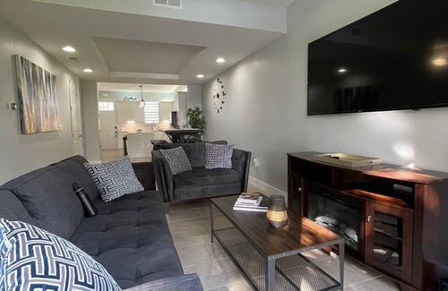 Magic Landings House | New Modern Relaxing TH, w/Pool & Close to Disney Parks