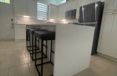 Magic Landings House | New Modern Relaxing TH, w/Pool & Close to Disney Parks