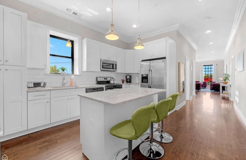 Heart of Chicago Condo | NEW! Modern, Spacious 3BR Apt Minutes to Downtown! by AllSet Turnover
