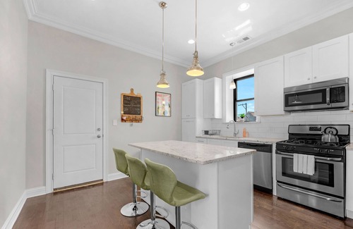 Heart of Chicago Condo | NEW! Modern, Spacious 3BR Apt Minutes to Downtown! by AllSet Turnover