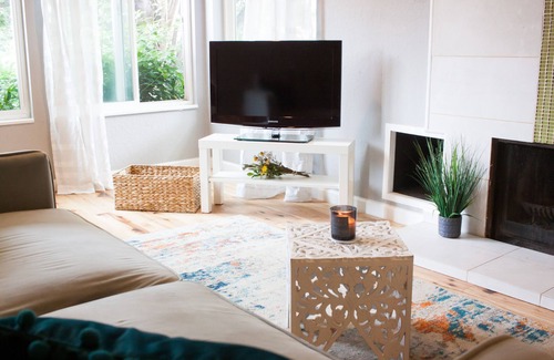 North Queen Anne House | NEW! Modern Spacious Fremont 2 bedroom /2 bathroom with Parking