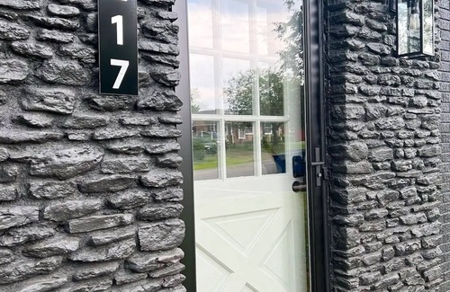 Shelbyville House | New Modern Townhome, sleeps 6! Mod Farm 1217