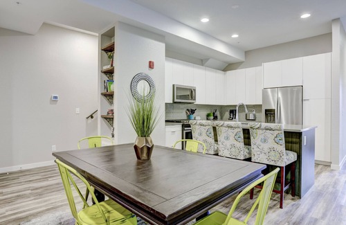 West Colfax House | *New* Modern Townhome w/Rooftop Deck