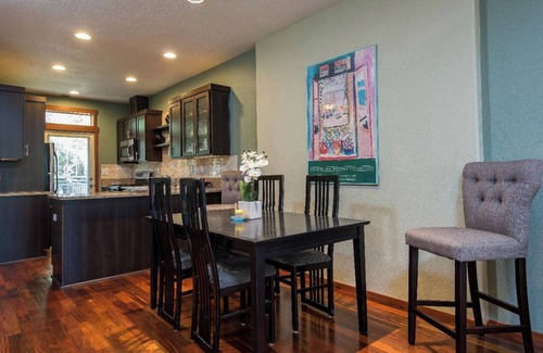 Lair Hill House | New: Modern Townhouse 3 bdr by OHSU, River, downtown