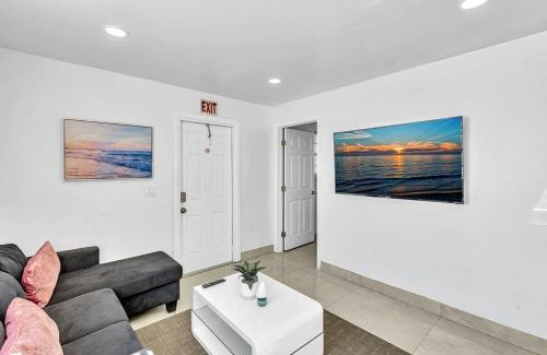 Royal Poinciana House | New & Modern W 2 Beds Mins To Beach & Casino #21b