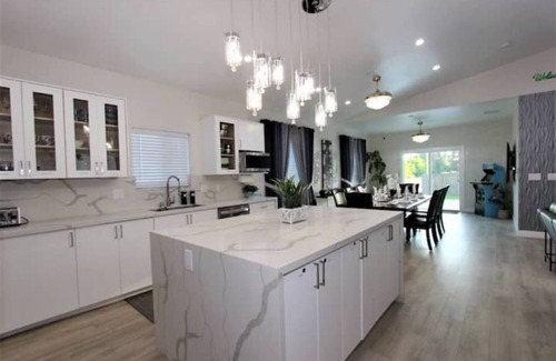 San Bernardino House | New & Modern with Accessibility-Family Friendly