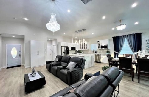 San Bernardino House | New & Modern with Accessibility-Family Friendly