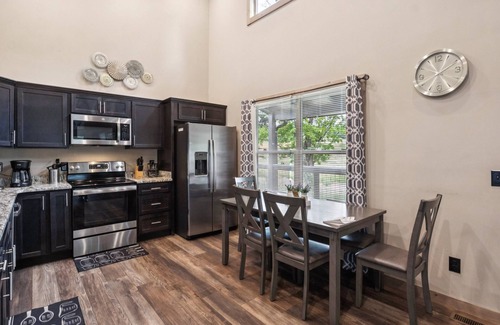 Sevierville Cabin | NEW! Mountain Cabin Getaway Jacuzzi & Stunning Views