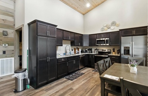 Sevierville Cabin | NEW! Mountain Cabin Getaway Jacuzzi & Stunning Views