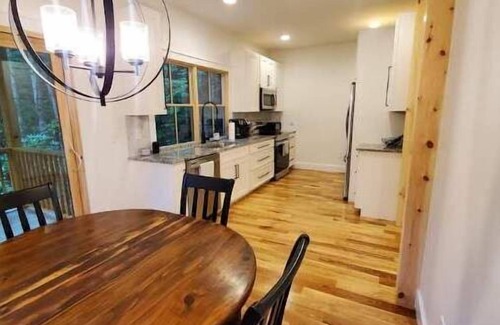 Pisgah Forest Cottage | NEW mountain cottage between Dupont and Pisgah!