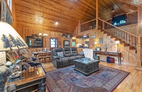 Cleveland Cabin | NEW! Mountain Getaway with Hot Tub & Game Room