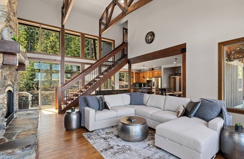 Cle Elum House | New Mountain Getaway w/Epic Views, Pool Access + 3rd Nt Free @ Private Lodge