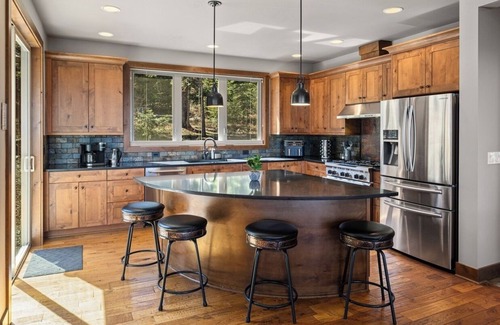 Cle Elum House | New Mountain Getaway w/Epic Views, Pool Access + 3rd Nt Free @ Private Lodge