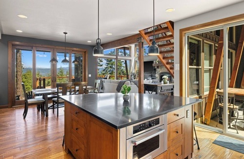 Cle Elum House | New Mountain Getaway w/Epic Views, Pool Access + 3rd Nt Free @ Private Lodge