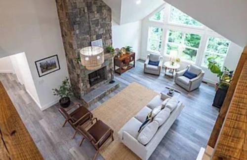 Dillard House | New Mountain Modern Board and Batten 4 bedroom/ 3 Full bathroom Family Home