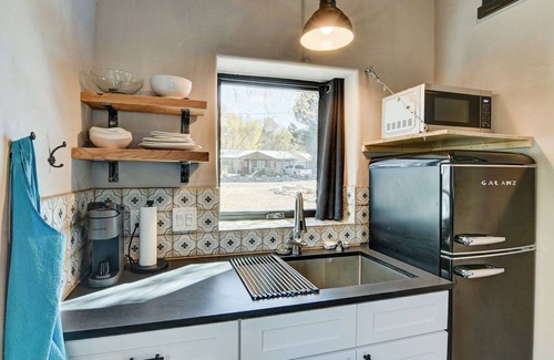 Buena Vista House | New mountain-modern bungalow with private patio + epic Mt. Princeton views