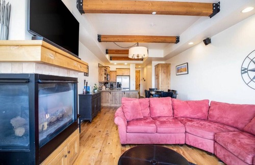 Kimball Junction Apartment | New! Mountain Retreat-Hot Tub, Views, Near Shops!