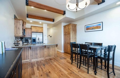 Kimball Junction Apartment | New! Mountain Retreat-Hot Tub, Views, Near Shops!