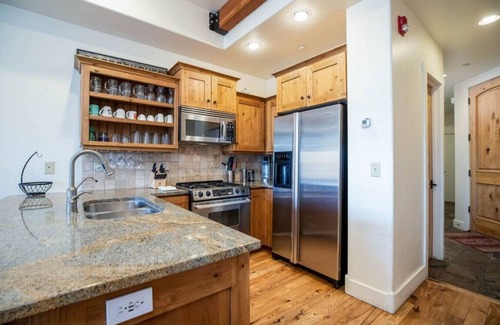 Kimball Junction Apartment | New! Mountain Retreat-Hot Tub, Views, Near Shops!