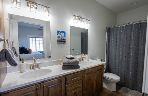 Irwin House | New Mountain Retreat With Private Hottub