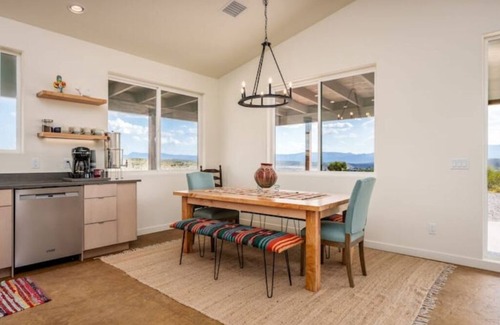 Cornville House | New mountain top retreat w/270° stunning views