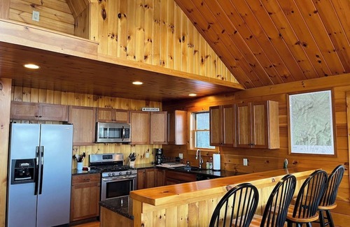 Bethlehem Cabin | New! Mountain View Escape - Panoramic Views. 3 Bed, 2 Bath Modern Cabin.