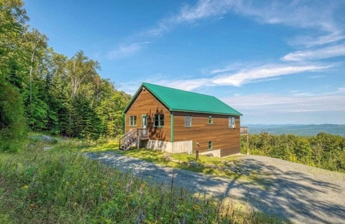 Bethlehem Cabin | New! Mountain View Escape - Panoramic Views. 3 Bed, 2 Bath Modern Cabin.