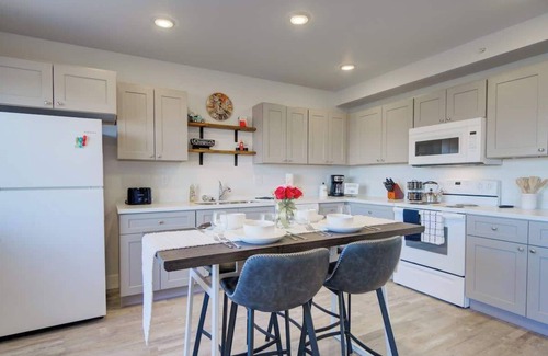 Bozeman Condo | NEW Mountain Views | Hot Springs | Truck Stop