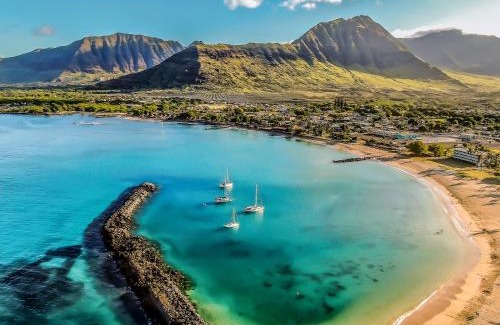 Makaha Valley House | New Mountainside Home Near Spectacular Beaches