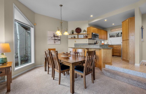 Century West Condo | New! Mt Bachelor Village ~ Views ~ Fireplace