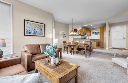Century West Condo | New! Mt Bachelor Village ~ Views ~ Fireplace