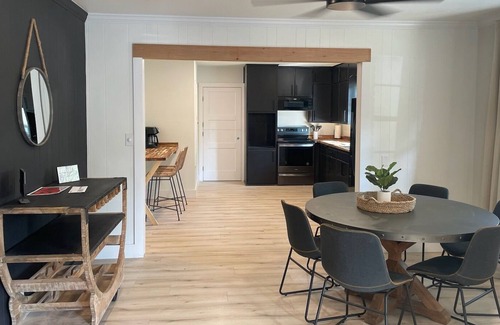 Fredericksburg House | NEW Mulberry Rein 4br/2ba with HOT TUB!