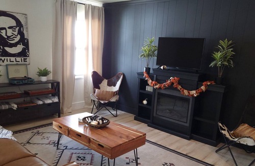 Fredericksburg House | NEW Mulberry Rein 4br/2ba with HOT TUB!