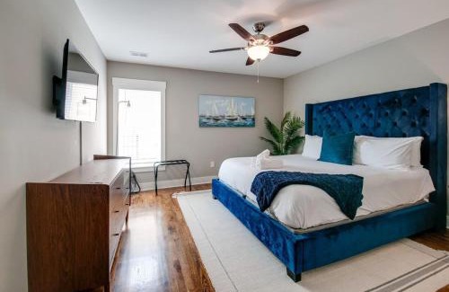 Nashville Apartment | New Nashville Condo with 2 King beds walk to bars