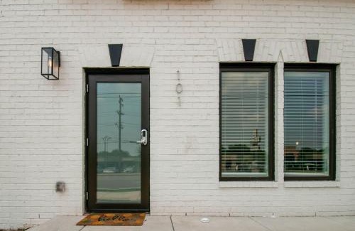 Nashville Apartment | New Nashville Condo with 2 King beds walk to bars