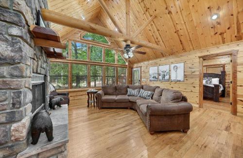 Broken Bow House | New Near Casino Cabin Hot tub Fire Pit