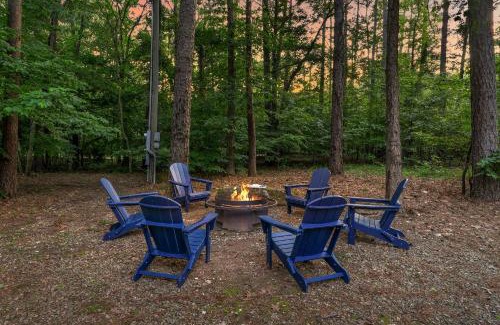 Broken Bow House | New Near Casino Cabin Hot tub Fire Pit
