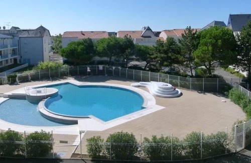 Quartier du Casino Apartment | NEW-Nice T2 apartment at 50m beach - Pool, Tennis - Near train station, market