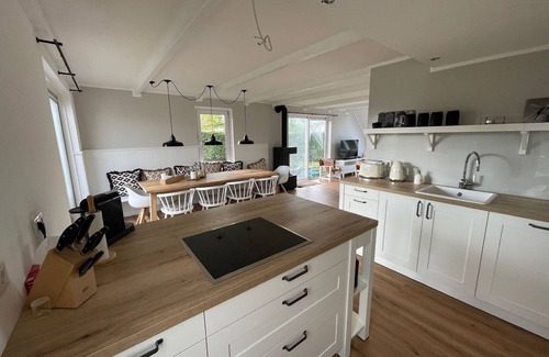 Scharendijke House | New! Nordseekrabbe* vacation home with sauna, fireplace, near the beach.