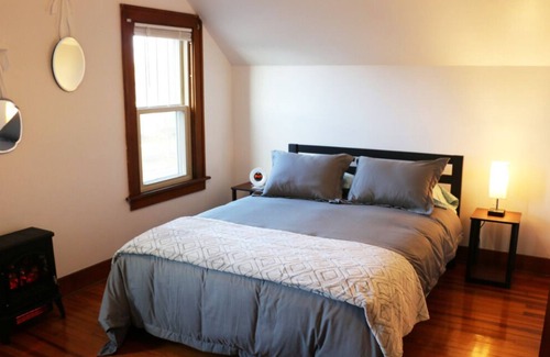North Tonawanda Apartment | NEW! Nostalgia Awaits in Vintage Apt - 20 mins to Downtown/Falls