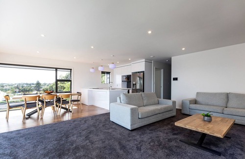 Oakura House | NEW! Oakura Beach Front Apt #2