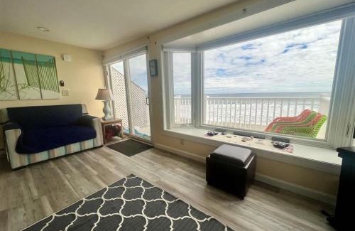 Wells Beach House | New Ocean Surf 6 - Wells Beach Oceanfront Condo