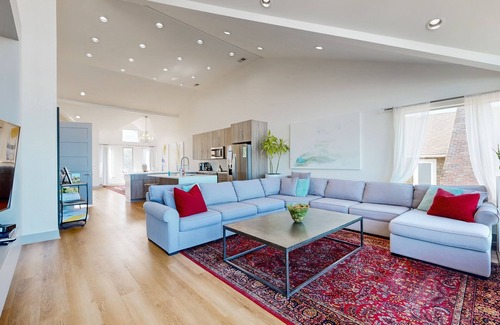 Neskowin House | New oceanfront home w/hot tub, views, A/C & beach access, 2 dogs OK