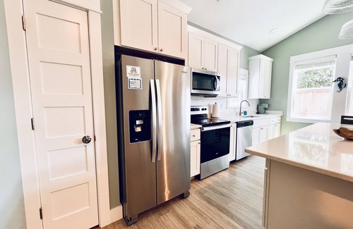 Corolla Light Condo | *New* Oceanside,Pool,Walk 2 the beach,No Stairs