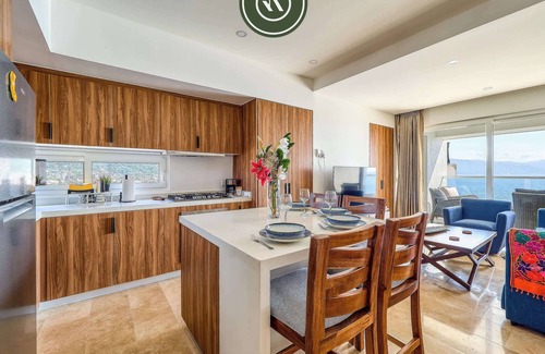 Las Glorias Apartment | New Oceanview Condo with Beach - Pools - Gym