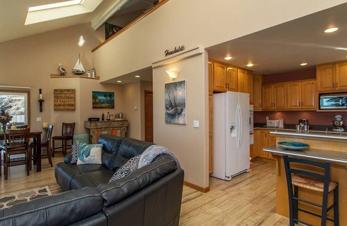 McKinleyville House | New! Oceanview Guesthouse