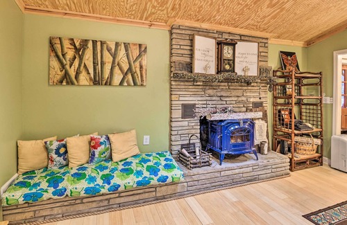 Green Hill House | NEW! Old Hickory Lakefront Home: Fire Pit & Grill!